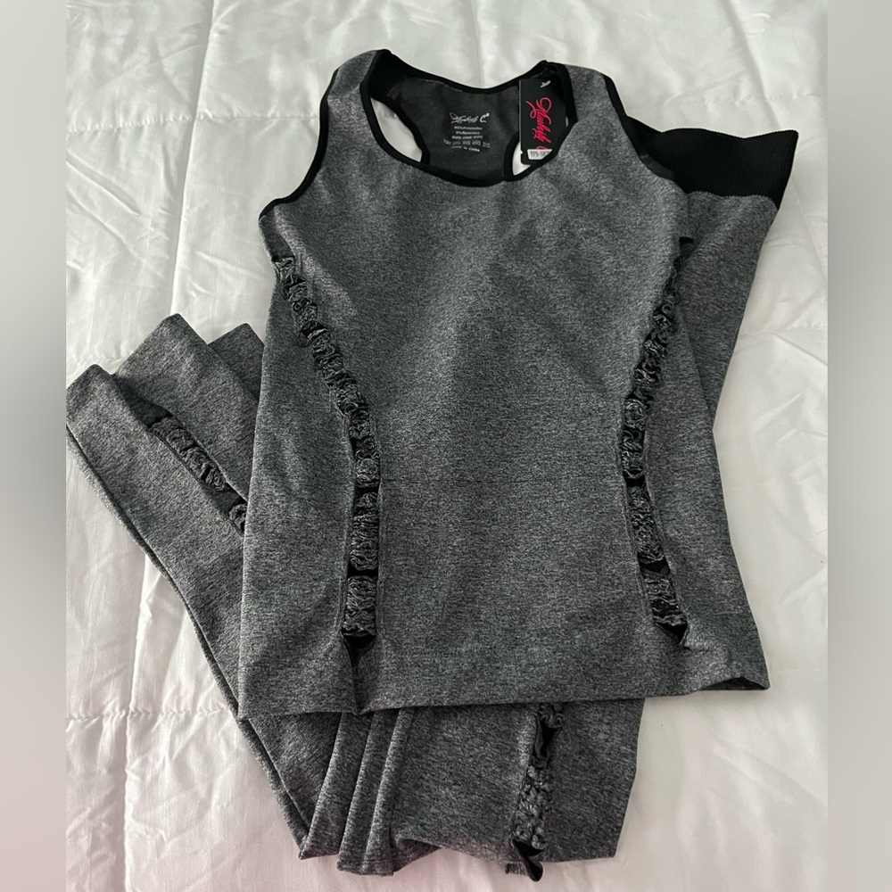 Work out outfit with tags